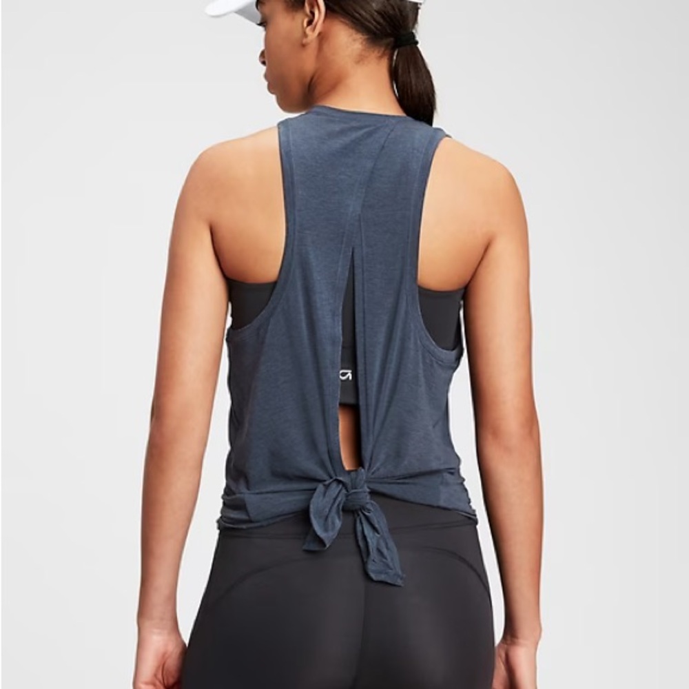 GAP GapFit Breathe Blue Open Tie-Back
Tank - Medium
